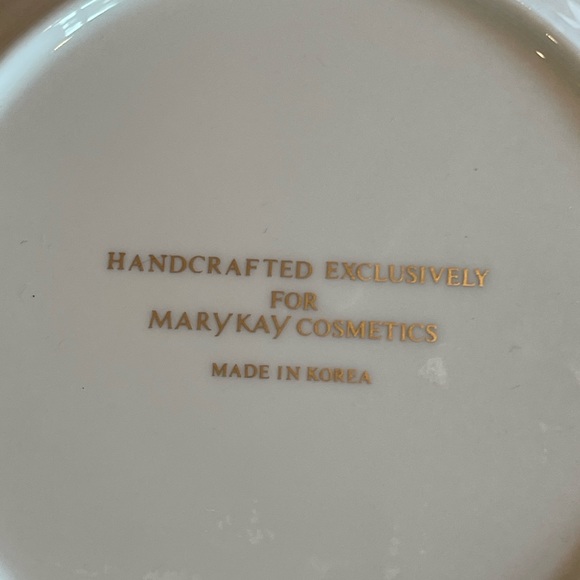 6pc Mary Kay Dinner Set - 40th Year Mary Kay Gold, Barbie Pink, and White. - Picture 13 of 13